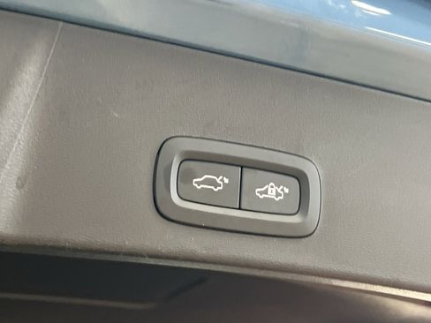 Used 2024 Volvo XC40 B5 Core w/ Climate Package image 23