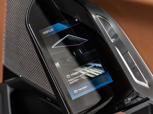 Used 2025 BMW 760i xDrive w/ Executive Package image 26