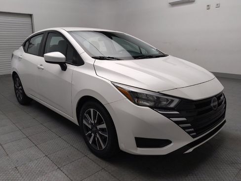 Used 2025 Nissan Versa SV FWD image 13
