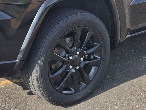 Used 2018 Jeep Grand Cherokee Altitude RWD image 38