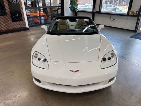 Used 2006 Chevrolet Corvette Coupe w/ Preferred Equipment Group RWD image 23
