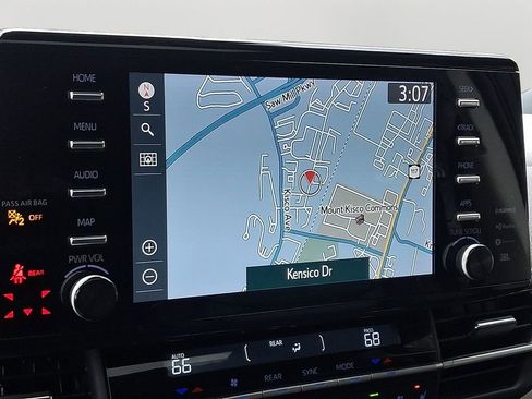 Used 2022 Toyota Sienna Platinum image 18