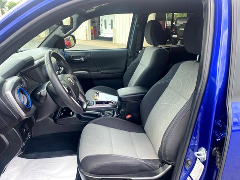 Used 2022 Toyota Tacoma TRD Off-Road image 11