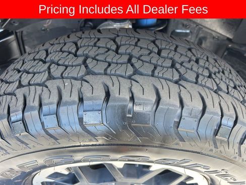 Used 2024 Toyota Tacoma TRD Off-Road AWD/4WD image 23