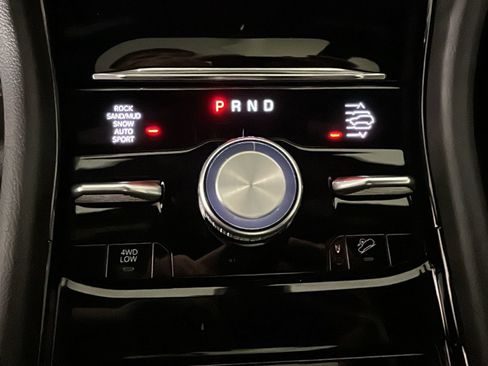 Used 2023 Jeep Grand Cherokee Overland w/ Luxury Tech Group IV AWD/4WD image 26