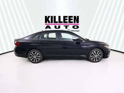 New 2026 Volkswagen Jetta SE image 8