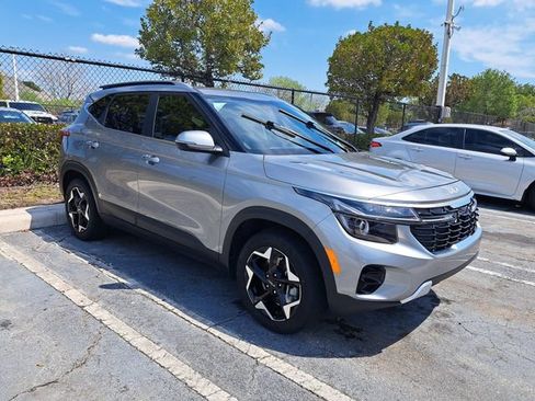 Used 2024 Kia Seltos EX image 2