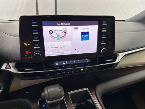 Used 2023 Toyota Sienna XLE FWD image 30
