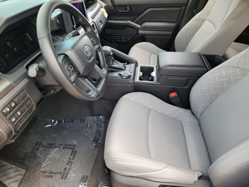 Used 2025 Toyota Tacoma SR5 AWD/4WD image 9