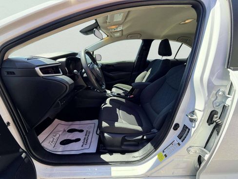 Used 2022 Toyota Corolla LE FWD image 15