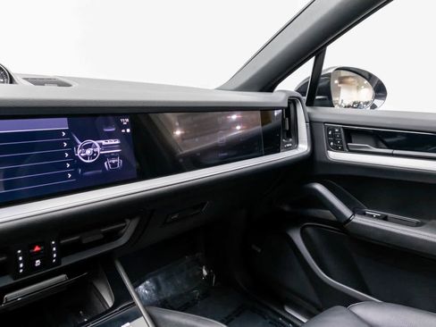 Used 2024 Porsche Cayenne S image 39