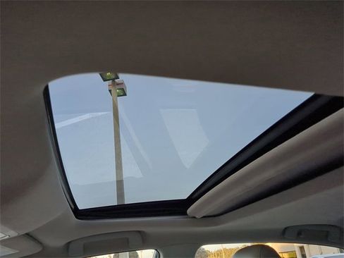 Used 2015 Toyota Avalon Limited image 19