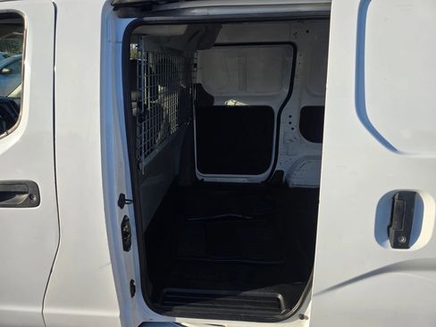 Used 2019 Nissan NV200 S image 22