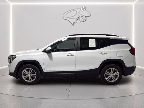 Used 2023 GMC Terrain SLE w/ Driver Convenience Package AWD/4WD image 2