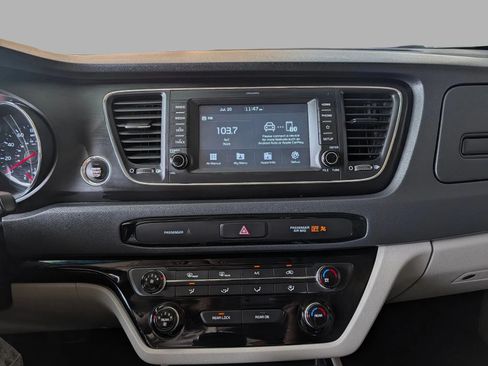 Used 2019 Kia Sedona EX FWD image 38