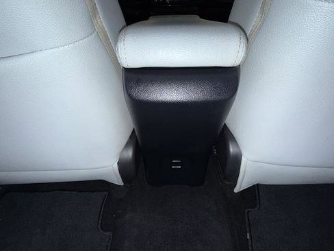 Used 2017 Toyota Prius Three image 41