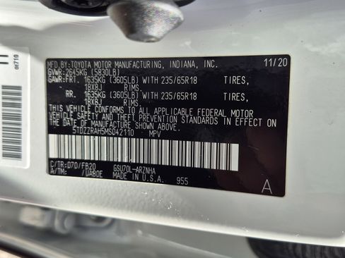 Used 2021 Toyota Highlander LE FWD image 34