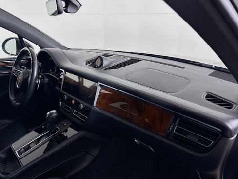 Certified 2022 Porsche Macan S image 28