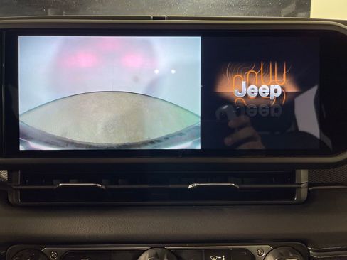 Used 2025 Jeep Wrangler Unlimited Rubicon AWD/4WD image 21