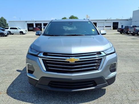 Used 2023 Chevrolet Traverse LT w/ LPO, Floor Liner Package FWD image 2