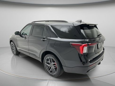 Used 2025 Ford Explorer ST-Line w/ ST-Line Street Pack AWD/4WD image 7