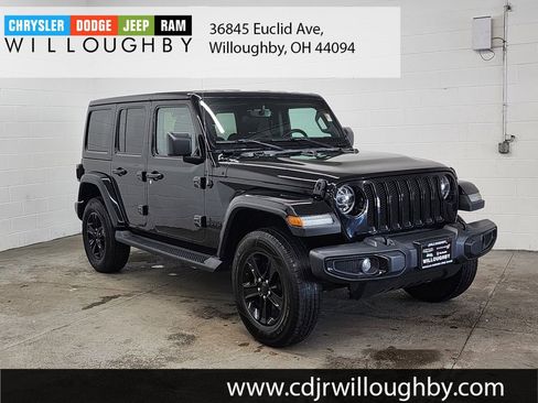 Used 2021 Jeep Wrangler Unlimited Sahara image 3