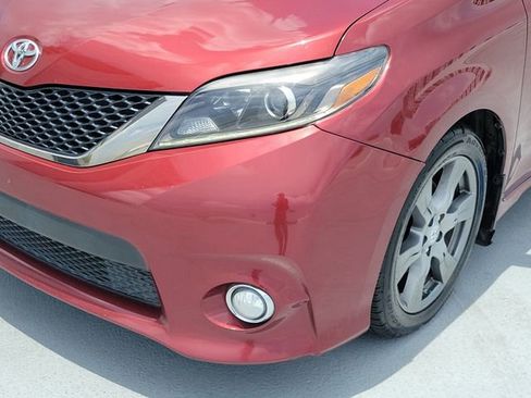 Used 2017 Toyota Sienna SE FWD image 10