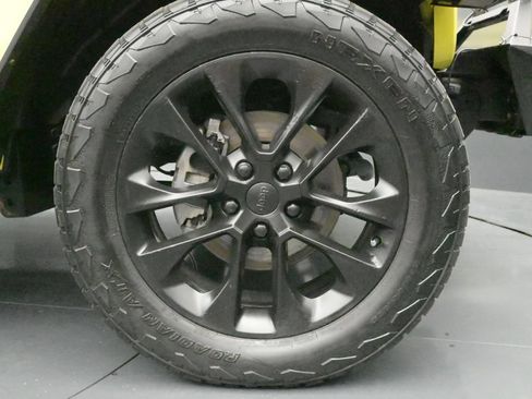 Used 2023 Jeep Wrangler Unlimited Sahara w/ Cold Weather Group AWD/4WD image 16