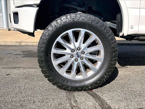 Used 2015 Ford F150 Platinum w/ Equipment Group 701A Luxury image 4