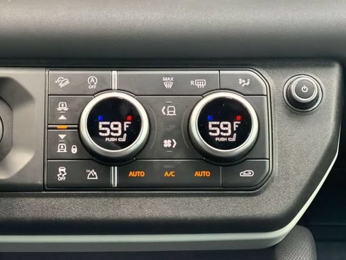 Used 2021 Land Rover Defender 110 X-Dynamic SE AWD/4WD image 18