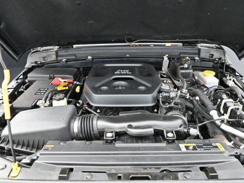 Used 2022 Jeep Wrangler Unlimited Sahara image 35