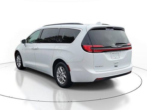 Used 2022 Chrysler Pacifica Touring-L image 3