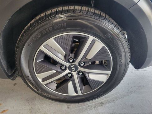 Used 2020 Kia Niro LXS image 40