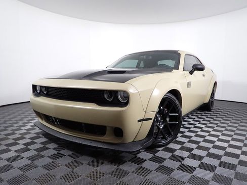 Used 2018 Dodge Challenger R/T Scat Pack RWD image 2