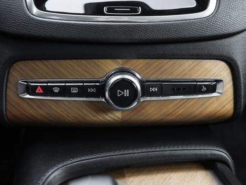 Used 2023 Volvo XC90 T8 Plus w/ Protection Package image 17