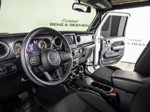 Used 2023 Jeep Gladiator Sport AWD/4WD image 19