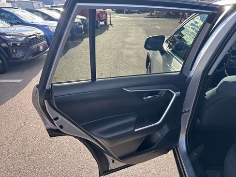 Used 2021 Toyota RAV4 XLE image 37