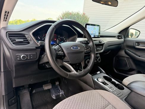 Used 2022 Ford Escape SE w/ Convenience Package FWD image 16