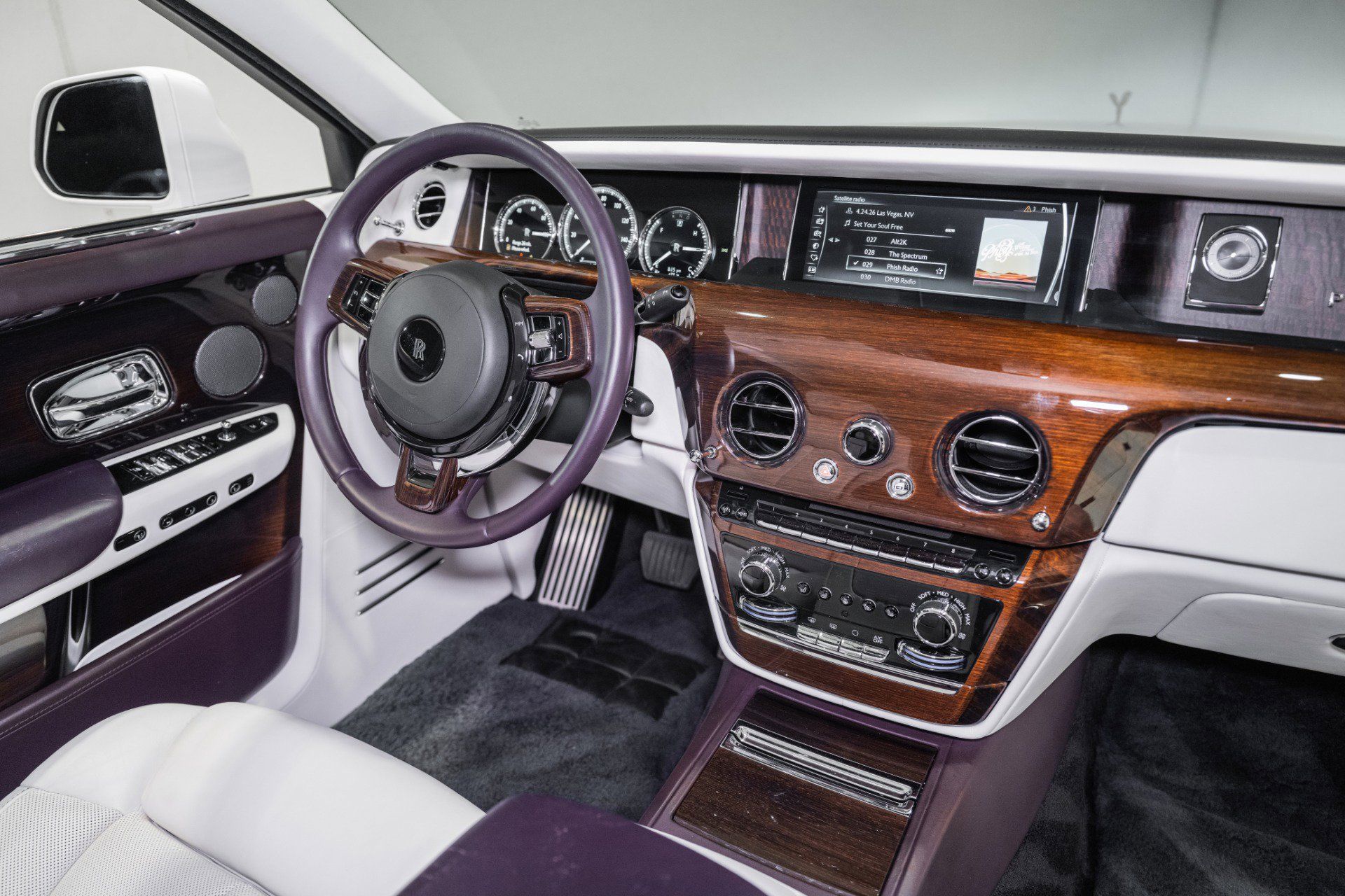 Used 2018 Rolls-Royce Phantom Sedan RWD image 30