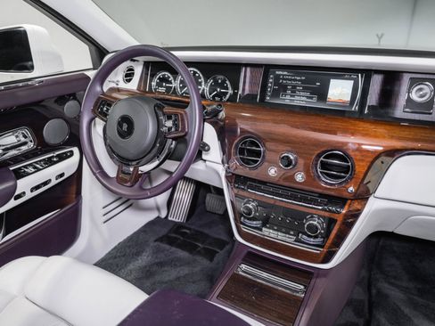 Used 2018 Rolls-Royce Phantom Sedan RWD image 30