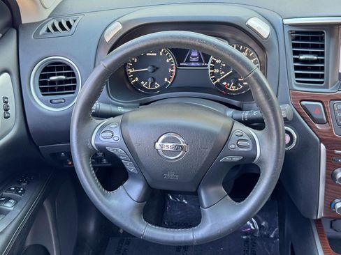 Used 2017 Nissan Pathfinder Platinum w/ Family Entertainment Package AWD/4WD image 20