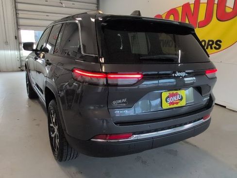 Used 2024 Jeep Grand Cherokee Limited AWD/4WD image 39
