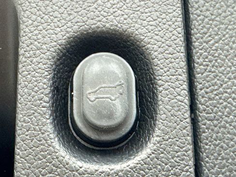 Used 2020 GMC Yukon XL SLT w/ Premium Edition image 34