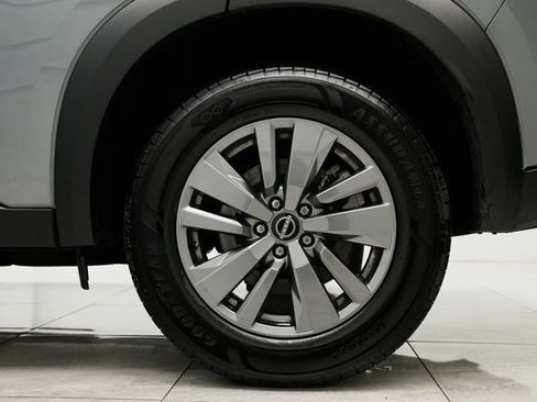 Used 2025 Nissan Pathfinder SV image 16