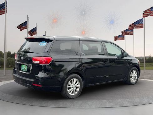 Used 2017 Kia Sedona LX w/ LX Essentials Premium Package FWD image 4