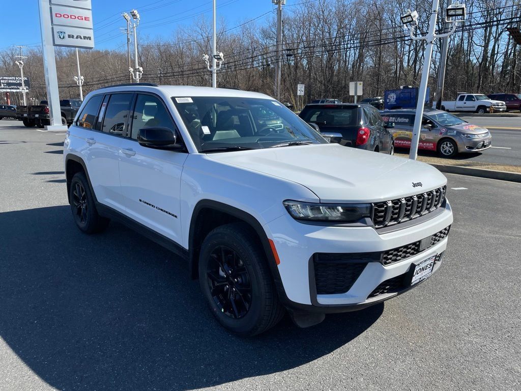 New 2026 Jeep Grand Cherokee Altitude AWD/4WD image 2