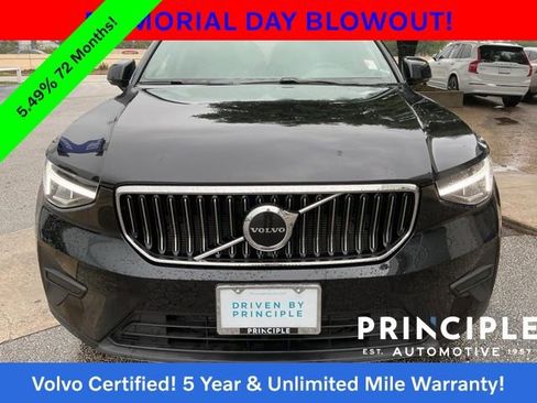 Certified 2025 Volvo XC40 B5 Core AWD/4WD image 3