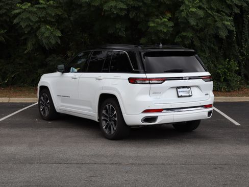 Used 2024 Jeep Grand Cherokee Overland AWD/4WD image 7