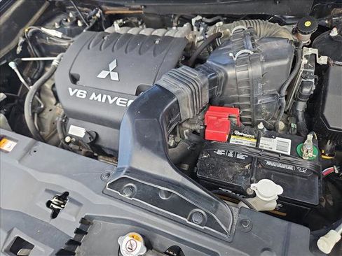 Used 2016 Mitsubishi Outlander GT image 23