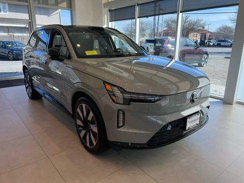 New 2025 Volvo EX90 Ultra image 2